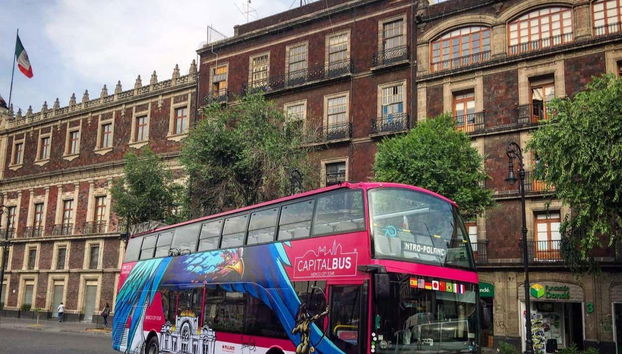 Percorrendo la città in autobus