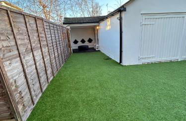 HERTFORD House with garden parking pet friendly pool room - Foto 13