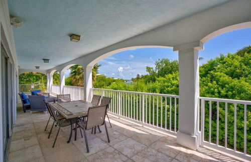 Oceanside Manor- Expansive Waterfront Pool Home, 30' Dock - Foto 26