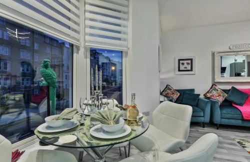 The Monroe - 2nd Floor - Luxury for up to 4 guests near Open Air Theatre and North Bay - Foto 14