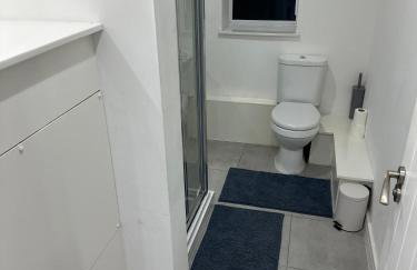 Epsom High Street Apartment 2 - Photo 12