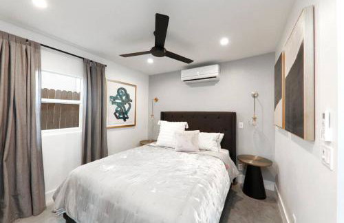 1BD 1BA-Black&White ArtBNB Cottage-Antique Row WPB - Foto 8