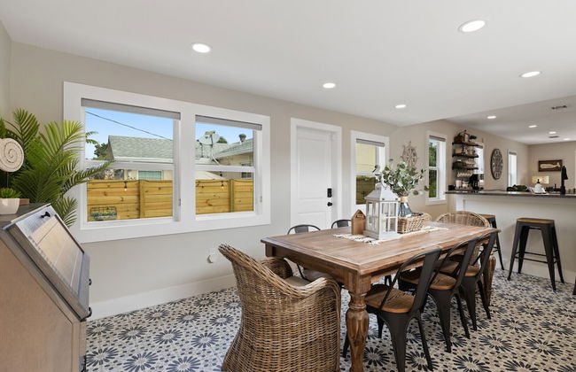 Stylish Luxury Home Near Beach & DT - Foto 14