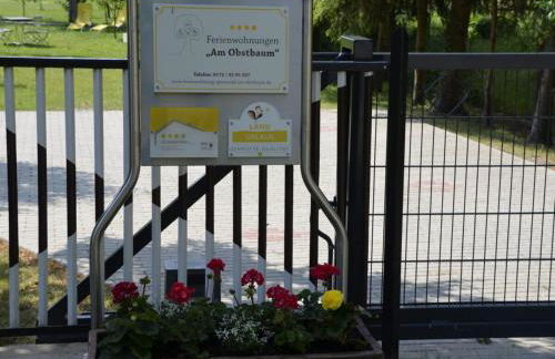 Pear - On the Fruit Tree - Foto 33