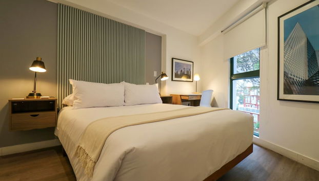 w Impressive 1BR Near Central Restaurante - Foto 2, Habitación