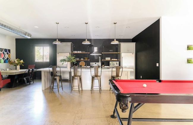 Luna by Avantstay Industrial Artist's Loft in Old Town w/ Billiards - Foto 1