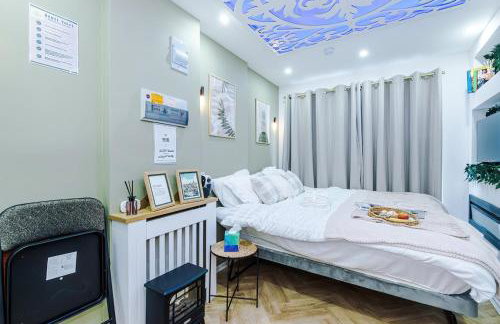 St Davids Lodge - Cosy Stay in Preston for 2 with FREE Parking - Ideal For Business or Work Stays - Presented by Parydise Properties - Photo 1