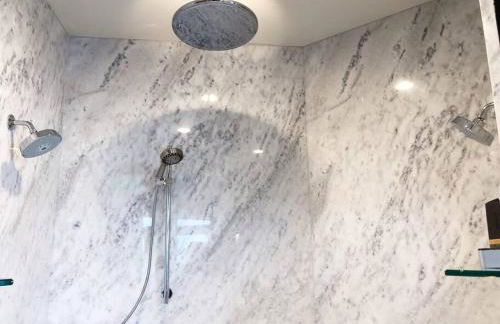 Romantic Spacious Suite with Salish Sea & Mountain Views at Seattle Luxury Estate - Foto 31