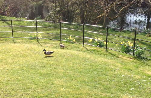 Lovely Riverside Holiday Home - Foto 4