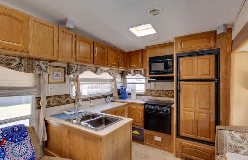 2 Mi to Lake Guntersville Peaceful Camper Home - Foto 5