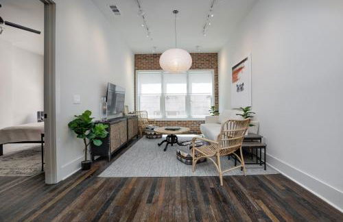 Loft condo by Mercedes Benz w balcony Apt 101 - Foto 11