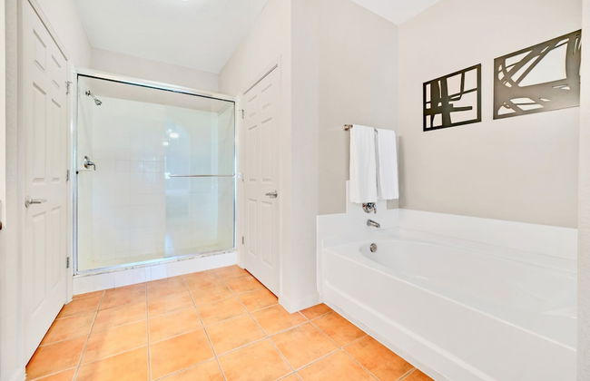 Modern 2BR Condo- Pool Hot Tub Close to Disney - Foto 13