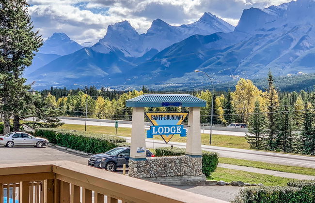 Banff Boundary Lodge-Mountain View Condo - Photo 1
