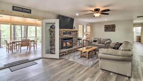 Family Cabin with Game Room! 32 Mi to Sunrise Resort - Foto 5