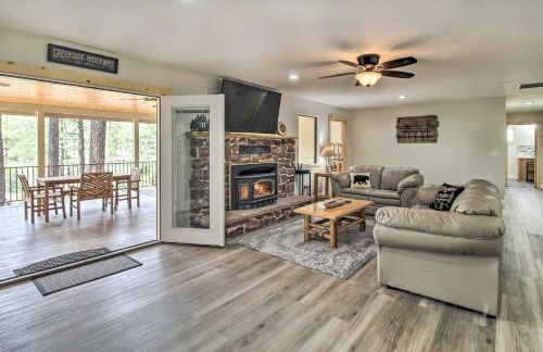 Family Cabin with Game Room! 32 Mi to Sunrise Resort - Foto 5