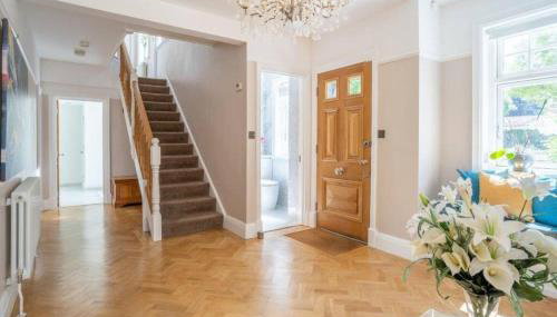 Luxury 8 bedroom home with leisure wing - Foto 2