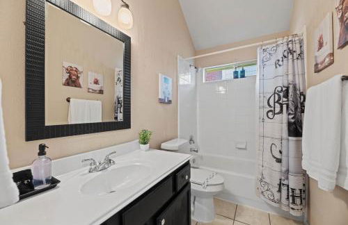 Relaxing 3BR 2BA Oasis - Hot Tub & 5 Beds! - Foto 27