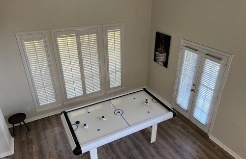 Lovejoy Serenity - Amazing pool, Games, Movie Room - Photo 14