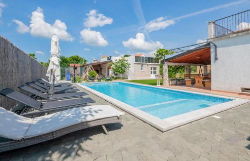 Beautiful Home In Donji Prolozac - Foto 1