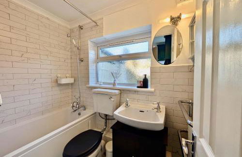 Stunning House With Private Backyard - Foto 14