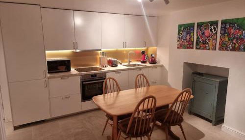 Entire Ground Floor Flat, Free Off-Street Parking and Large Garden - Foto 2