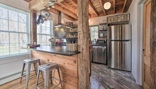 Charming Cottage with Yard - 2 Mi to Tinker St! - Foto 3