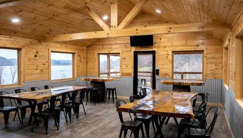 Pet-Friendly Tree Cabin by Tappan Lake with Lofted Space in Ohio - Foto 3