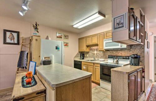 Red River Ski Condo on Main St - Mtn View! - Foto 10