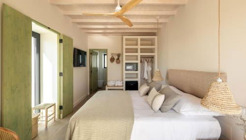 Alfarrobeiras NATURE - Photo 5, wardrobe, minibar