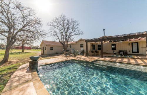 Queen and Duke Cottage - Photo 1