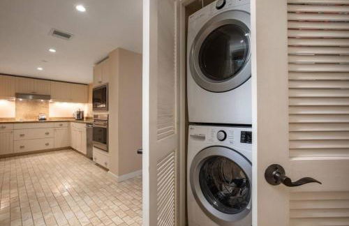 Glorious Beachfront High End Villa grass to sand - Photo 14