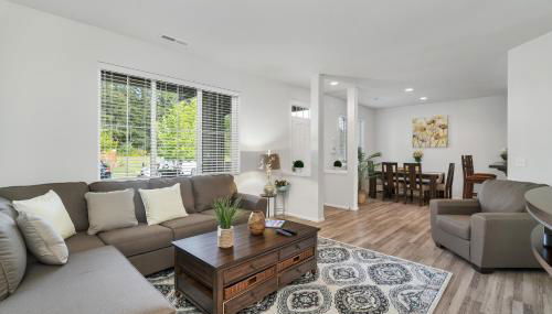 Terra House Tacoma - EV Power Station, Crib, Stroller, High Chair - Foto 4