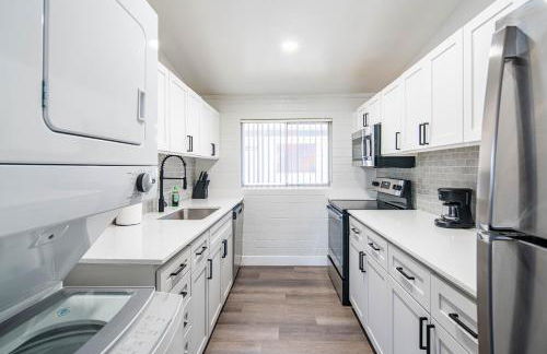 Spacious 2 Bedroom, 2 Bath, Pool, Free Parking, Gym - Foto 44