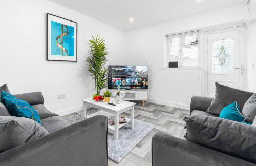 5 Bedroom House - 10 Guests - Multiple off Street Parking - Garden - Smart TV - WIFI - Contractors - Families - Groups - Top Rated - 98Q - Photo 13