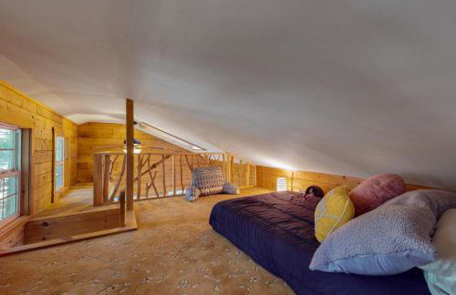 Lazy Lumberjack Lakeside Cottage - Photo 16