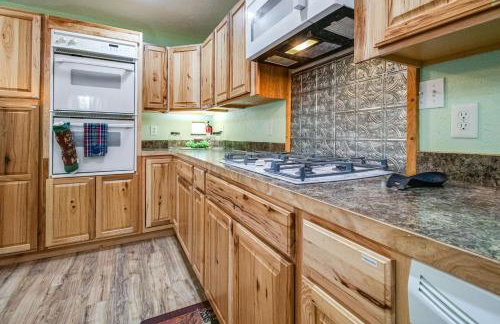 Cotter Home with Deck about 1 Mi to Big Spring Park! - Foto 8