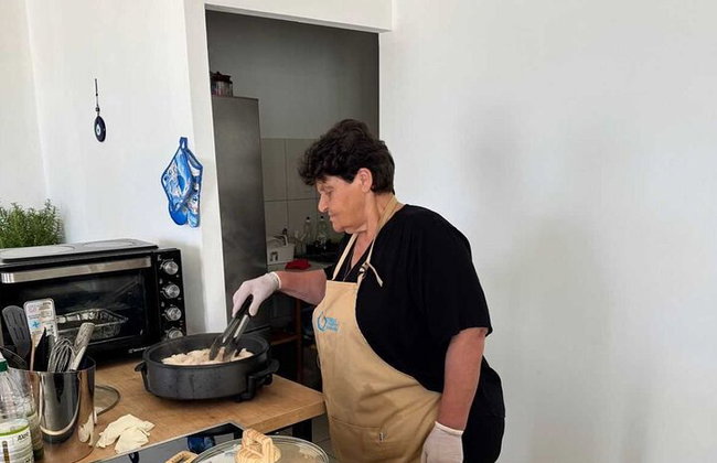 Experiencia en clase de cocina Mykonos para viajeros de cruceros - Foto 2