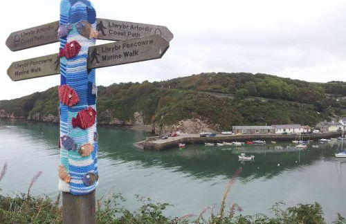 The Cwtsh at Ffynnon Clun: unique. - Photo 12