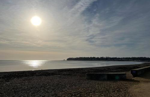 Elegant Lodge in Peaceful Holiday Resort - Photo 7