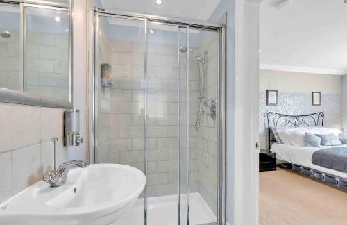 Sea Downs House with Free Parking By My Getaways - Foto 14