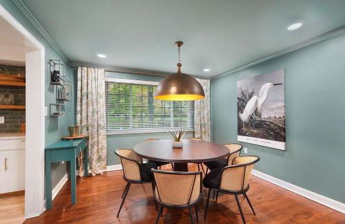 The Sleepy Tiki - game room, tiki lounge, firepit - Foto 30