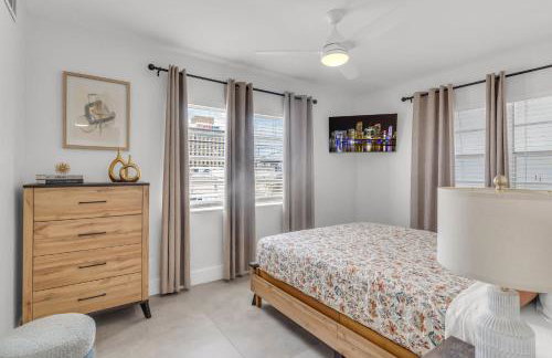 Bayview Regency Apartments By Lowkl - Photo 28