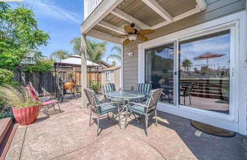 Waterfront Sleeps 6 near Marina with Hot Tub - Foto 31