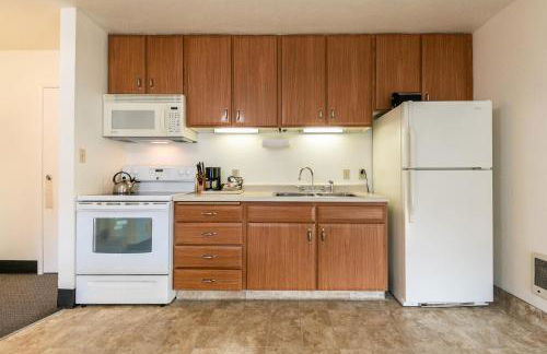 Spacious 1BR Condo w/ Lake View #136 at Donner Lake Village - Foto 4