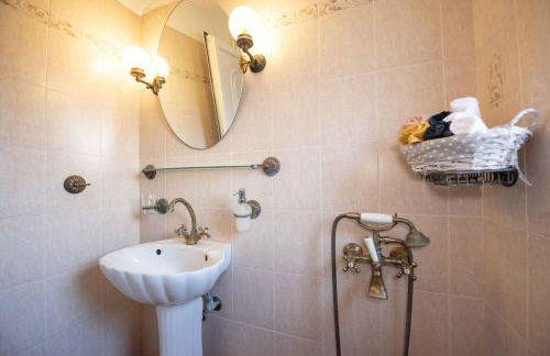 Dana's Luxury Maisonette - Photo 58