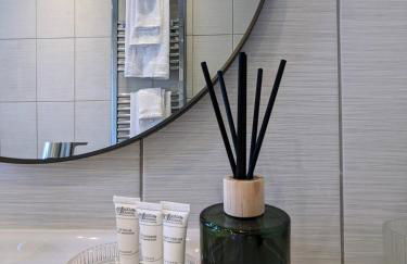 Charming Bright 2-Bed Heritage Flat, Battersea Park, London - Foto 33