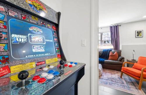 Outdoor Projector, Arcade, Fire Pit, 2 Car Garage, 2 Living Rooms - Foto 3