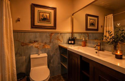 Romantic Colonial Hideaway in Historic Downtown - Pet Friendly - Foto 6