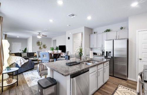 Stylish Hot Tub Retreat BBQ Yard Games WiFi Pets - Foto 14