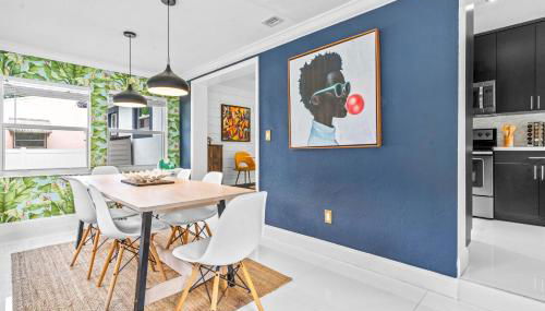 Arthaus- Fully Stocked Kitchen and Fenced Yard - Foto 3